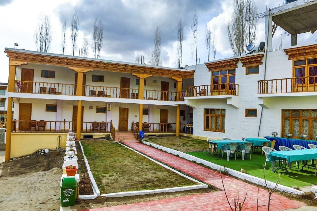 Oyo 37004 City Heart Guest House Leh Buitenkant foto