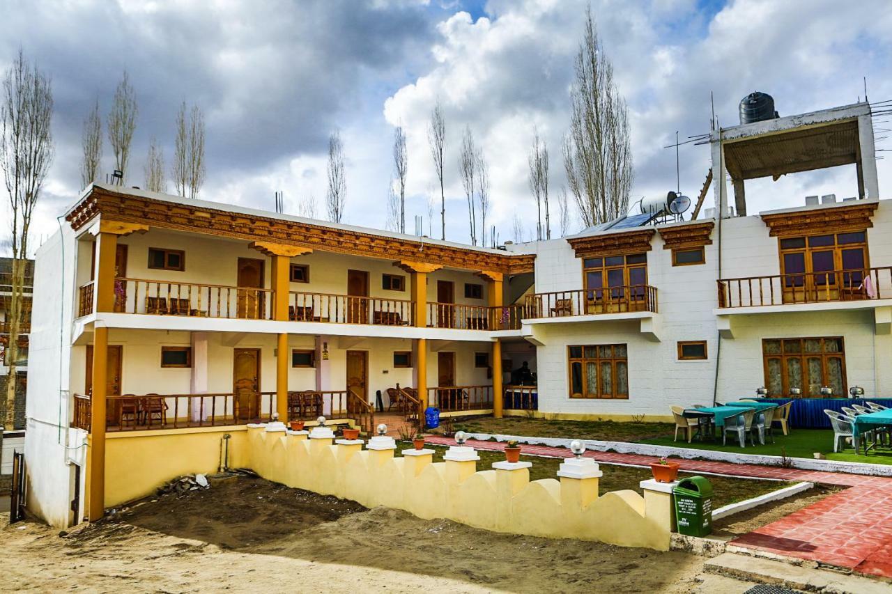 Oyo 37004 City Heart Guest House Leh Buitenkant foto