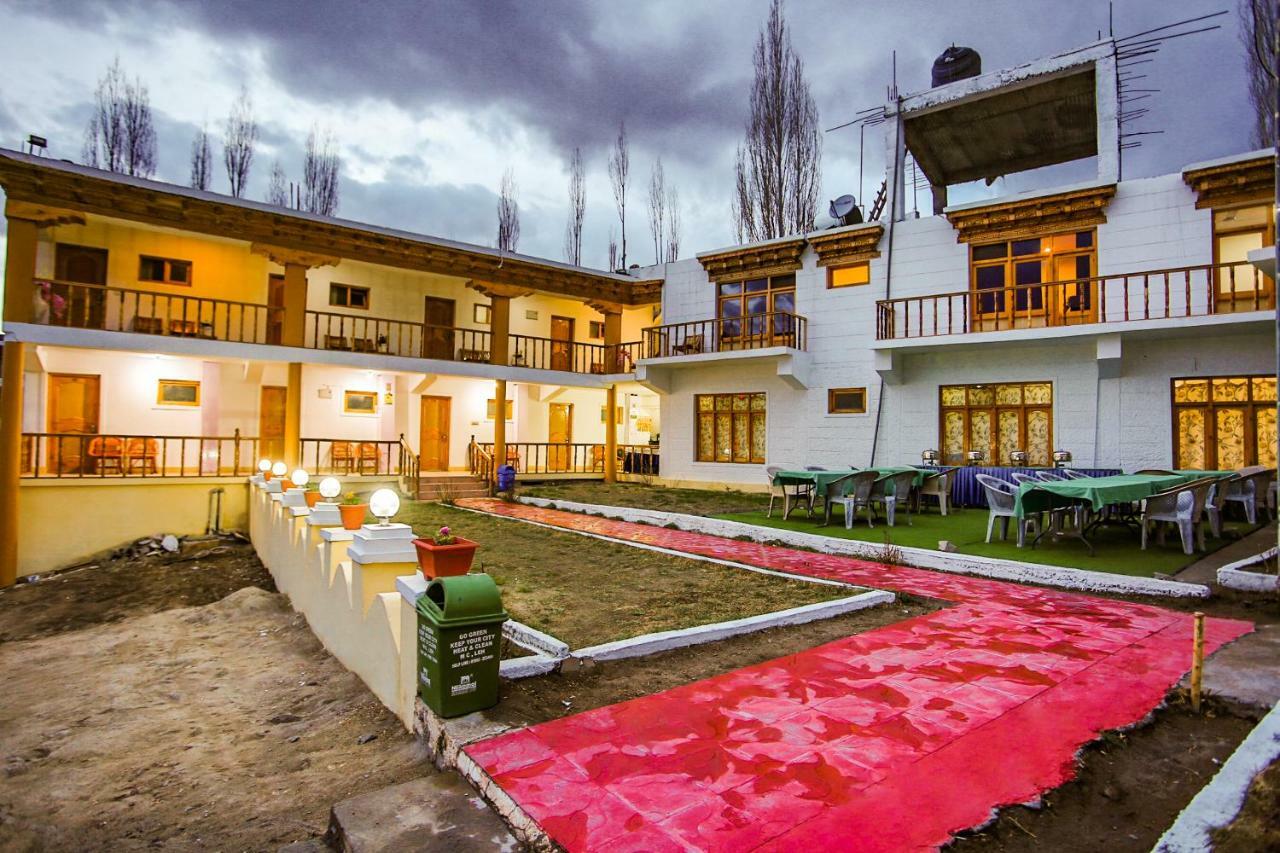 Oyo 37004 City Heart Guest House Leh Buitenkant foto